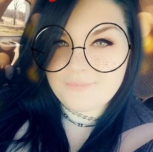 Meet your Posher, Caitlyn